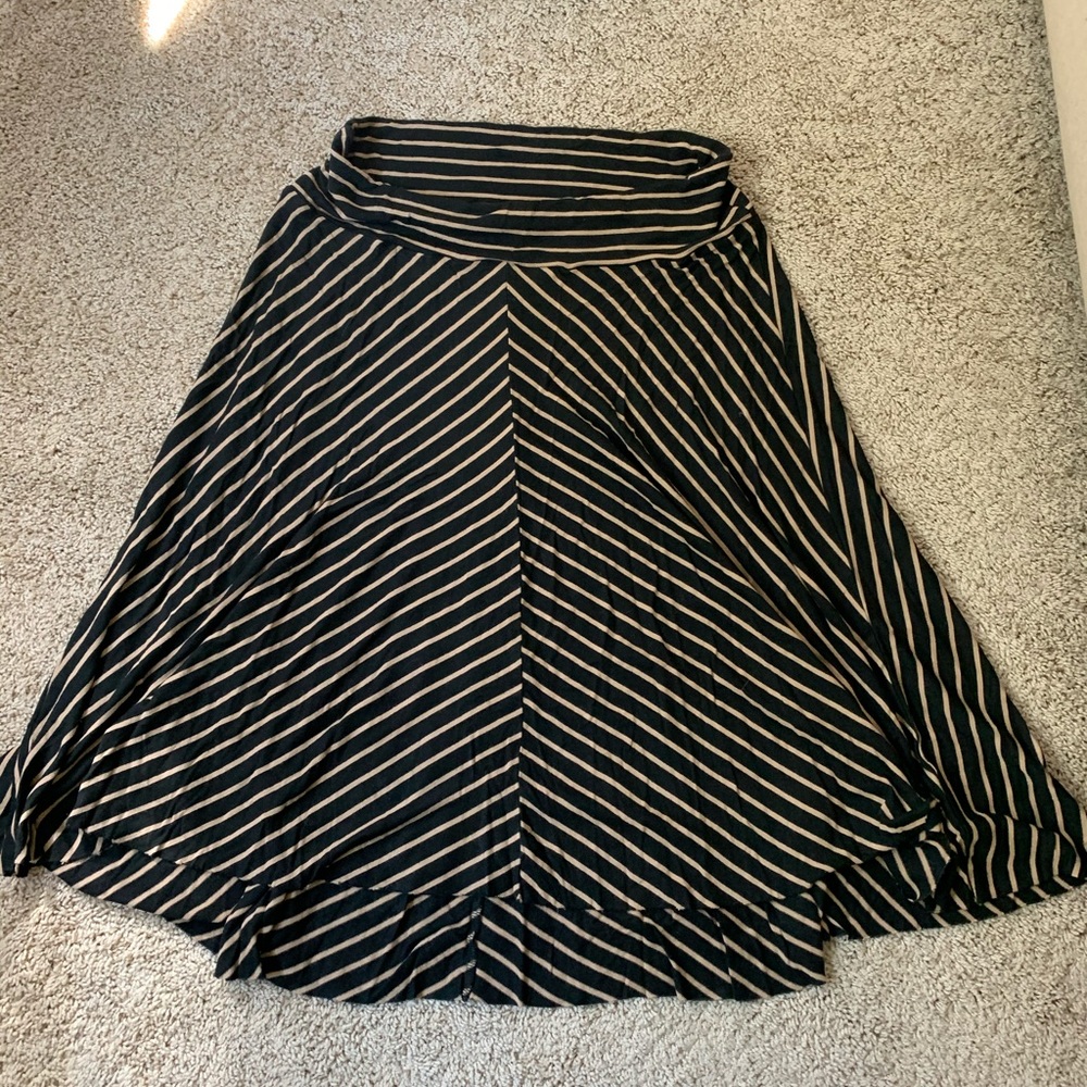 A pea in a pod maternity knee length skirt M